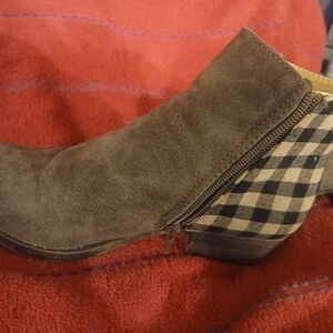 Stylish Brown Ankle Boots with Plaid Detail